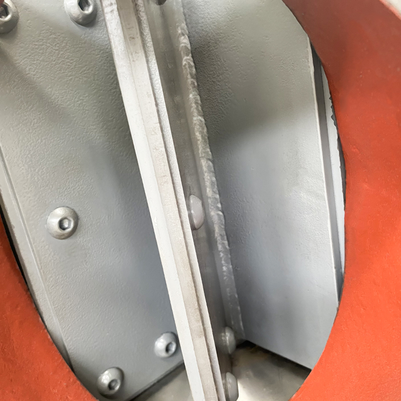 Kulumista kestävää materiaalia pyörivä venttiili
